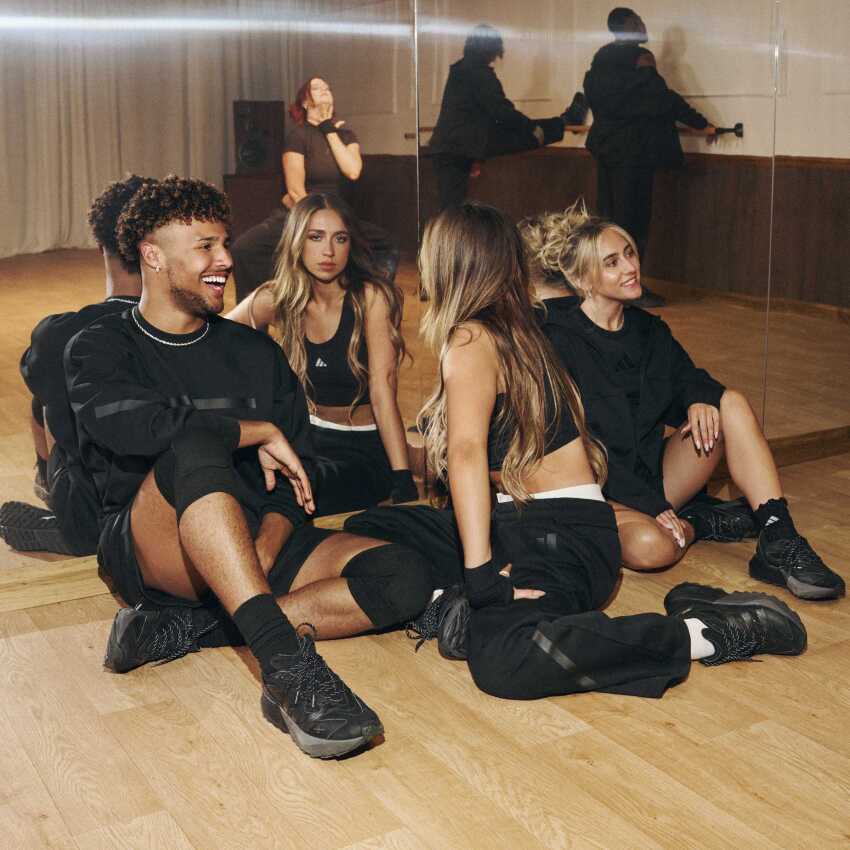 Adidas Essentials Small Logo Cotton Lifestyle Siyah Kadın Tshirt - 8