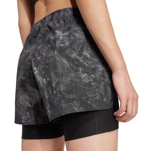 Adidas Own The Run Spray Dye 2-In-1 Kadın Şort - 4