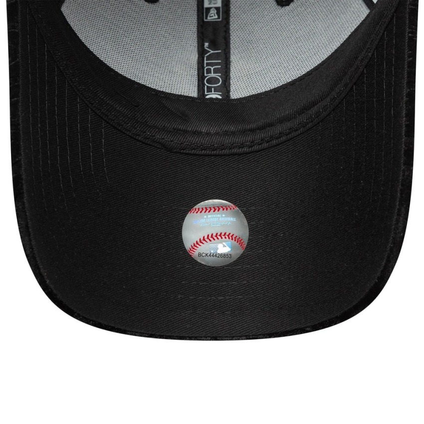 New Era Leo Velour 9Forty Neyvan Tek Ebat Siyah Kadın Şapka - 4